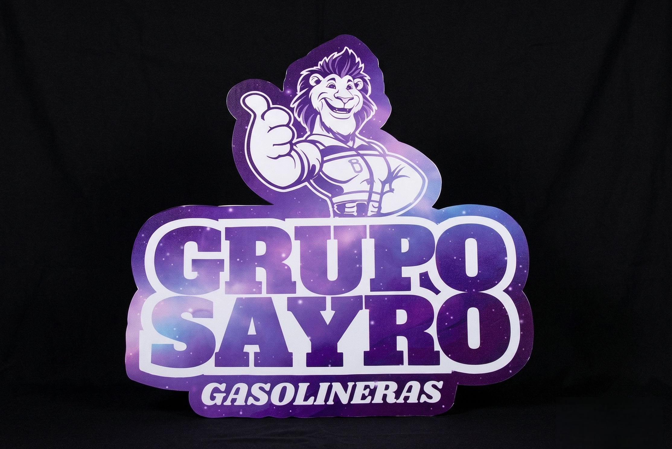 Stand de Grupo Sayro Gasolineras en evento Mujer Segura, impulsando el crecimiento y dignidad de las mujeres