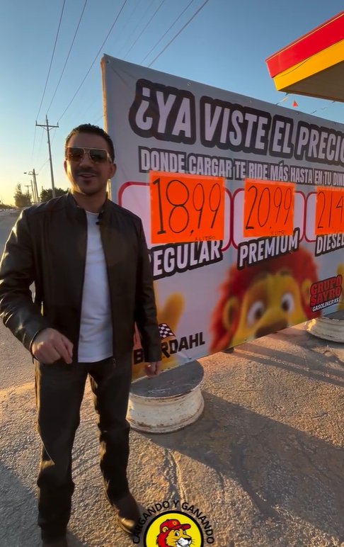 Jesús Sáenz frente a estación de servicio Grupo Sayro